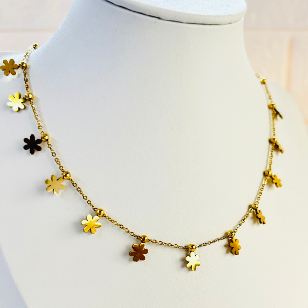 FLOWER CHARM NECKLACE