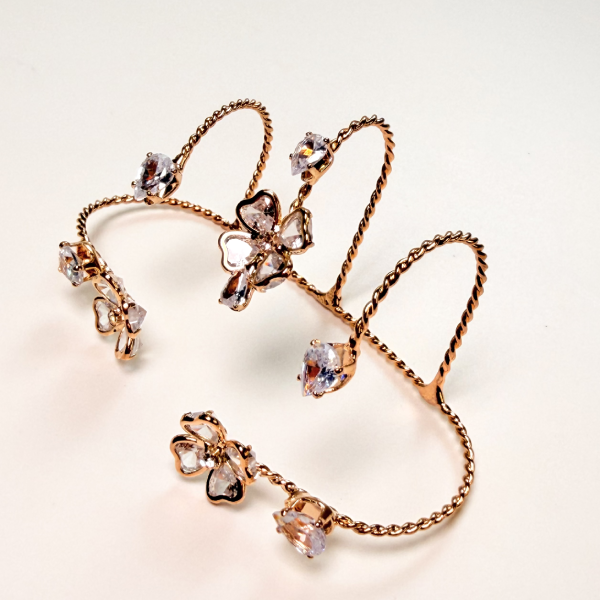 FINGER DRAPED FLOWER HARNESS