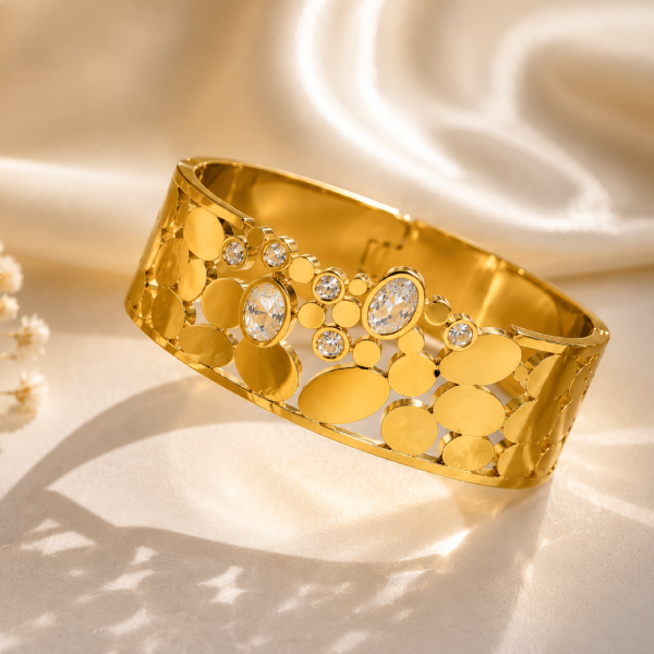 QUEEN'S HEIRLOOM